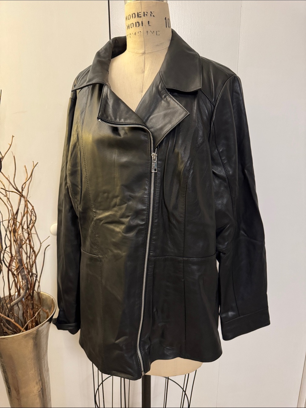 Women's Black faux Leather Zip-Front Jacket